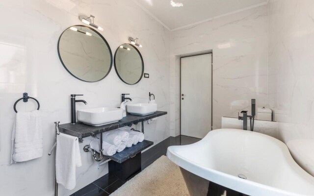 Awesome Home in Umag With 4 Bedrooms, Jacuzzi and Wifi