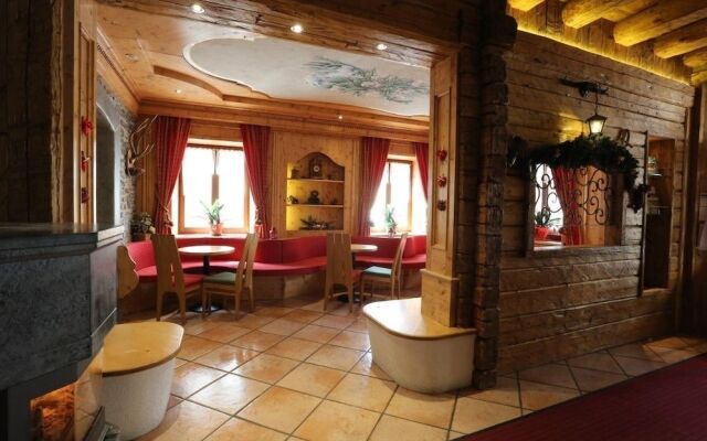 Albergo Centrale Forni