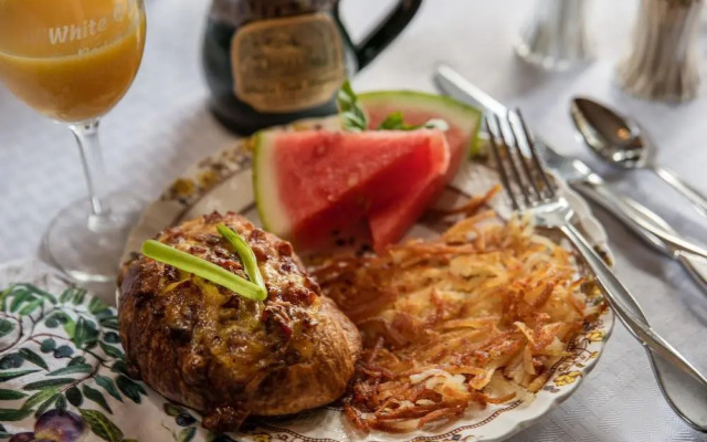 White Oak Manor Bed & Breakfast