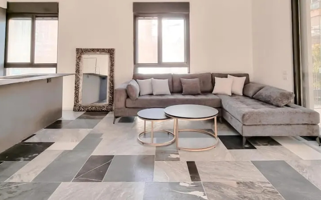 Matmon Cohen Quartz in Tel Aviv-yafo