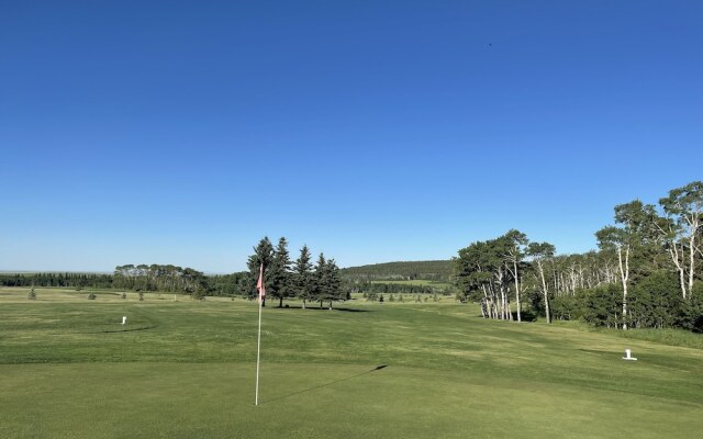 Elkwater Lake Lodge and Resort
