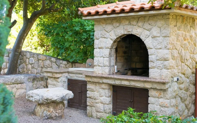 Alluring Apartment in Vantacici Amid the Sea