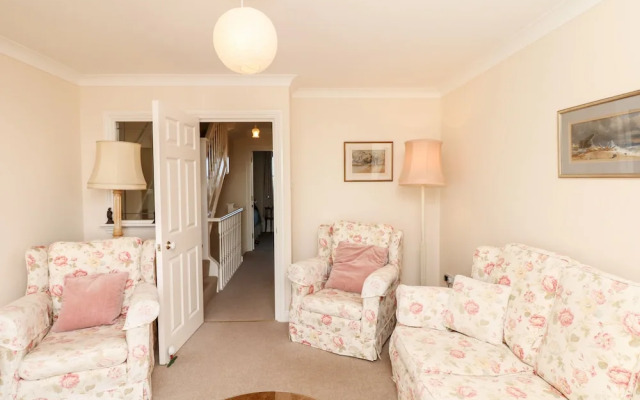 6 Lyme Mews
