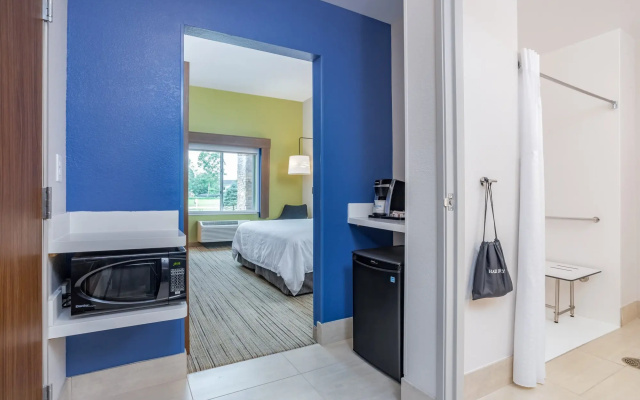 Holiday Inn Express & Suites Elkhart North by IHG