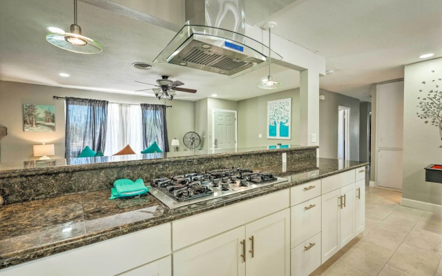 Las Vegas Getaway w/ Patio & Grill: ~3mi to Strip!