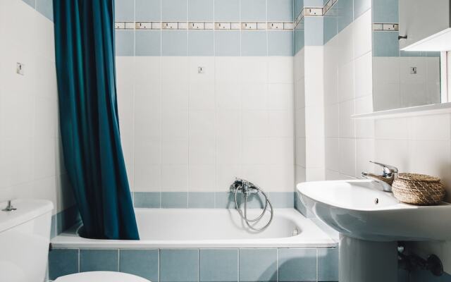 Chloe Apartments by QR booking