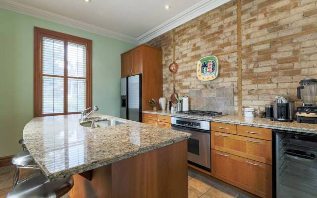 Chic Toronto Townhouse With Private Patio