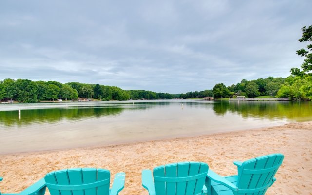 Resort Condo on Smith Mountain Lake w/ Balcony!