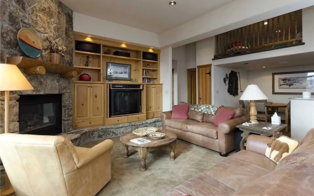 Ponderosa 6 Br Home by RedAwning