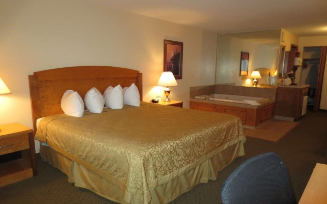 Boarders Inn & Suites by Cobblestone Hotels - Superior Duluth