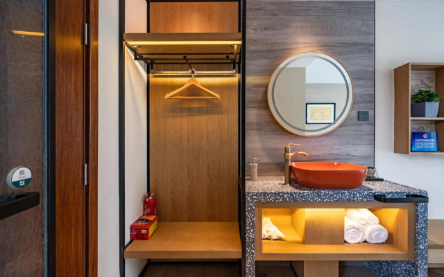 Qiuguo Hutong Courtyard Hotel