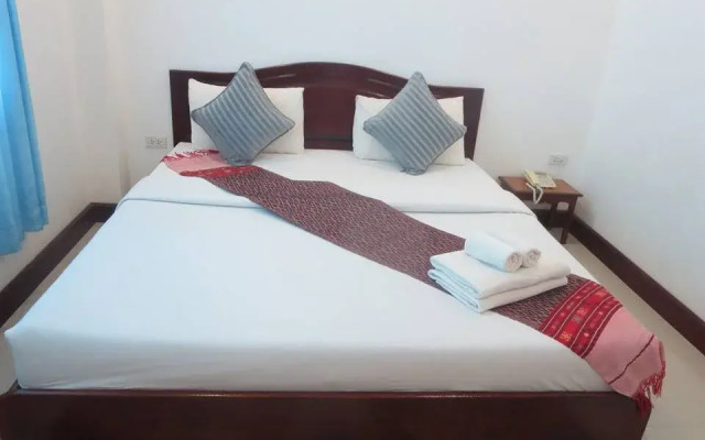Ladtana Phetarmonchai Hotel