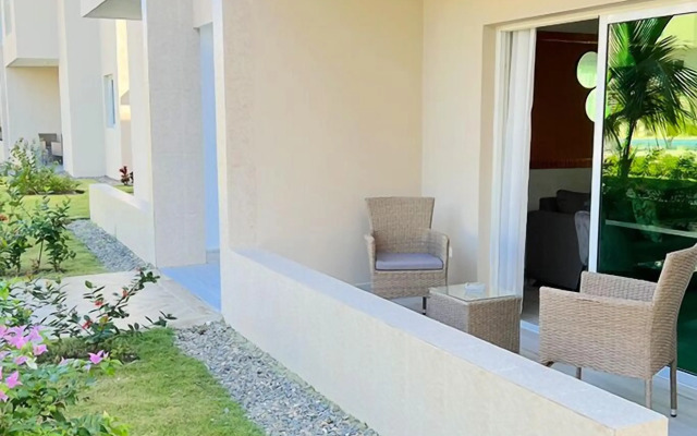 Playa Palmera Beach Resort