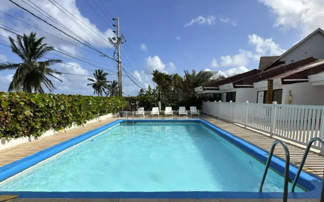 Hotel On Vacation Blue Reef