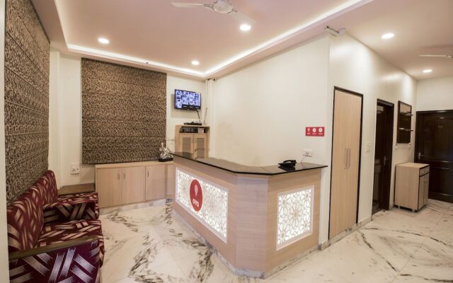 OYO 13643 Hotel Maharaja Palace