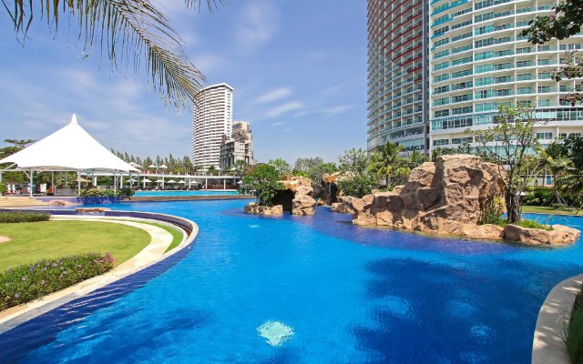 White Sand Beach Residences Pattaya