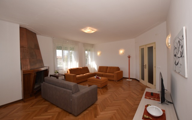 Margherita Near Lake - Family Friendly