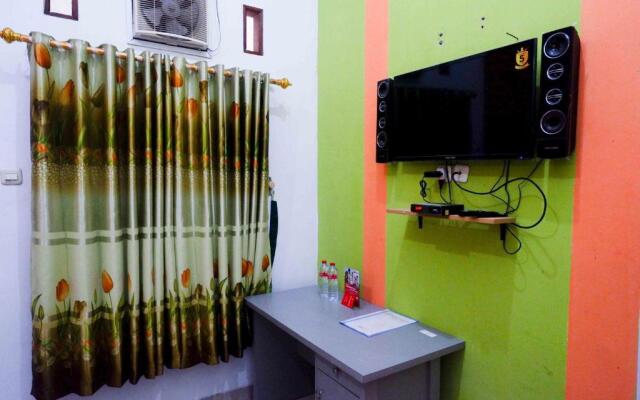 RedDoorz Syariah near RS Mitra Siaga