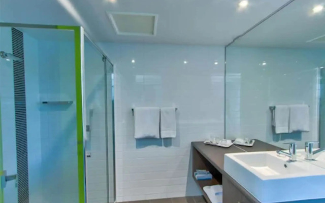 Mackay Oceanside Central Hotel