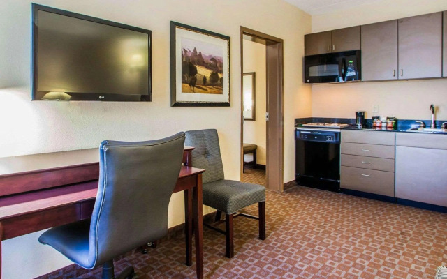 Quality Inn & Suites Peoria North
