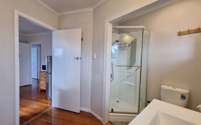 Cosy Unit by Airport - Heat Pump - WIFI