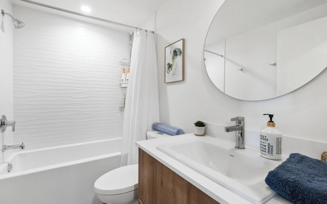 AQUA Corner Unit w Amazing View 614