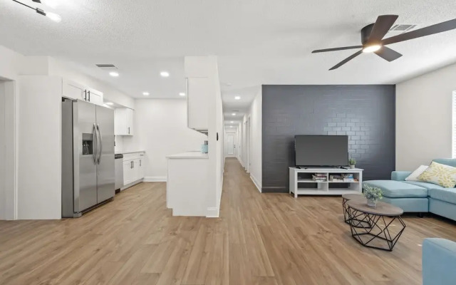 Sunny Palmetto Oasis: 4br Home With Private Pool 4 Bedroom Home by RedAwning
