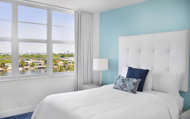 Seacoast Suites on Miami Beach