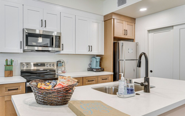 Newly Finished, High-end Condo Near Tucsons Best!