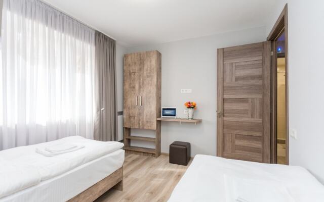 Falcon Apartments - Metro