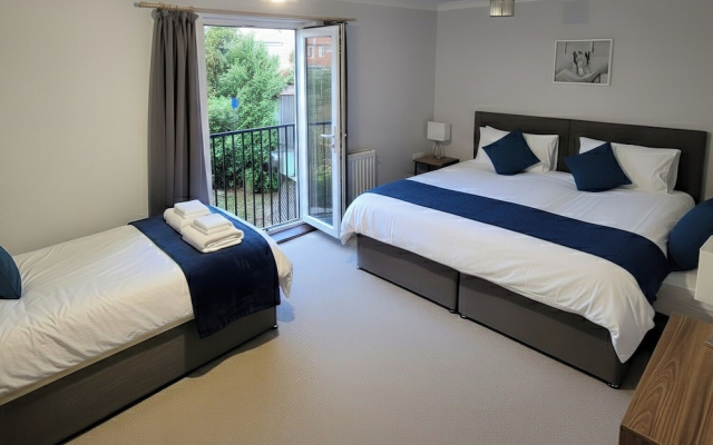 Teams, 4br, 9 Single Beds, Parking & Garden, MoD