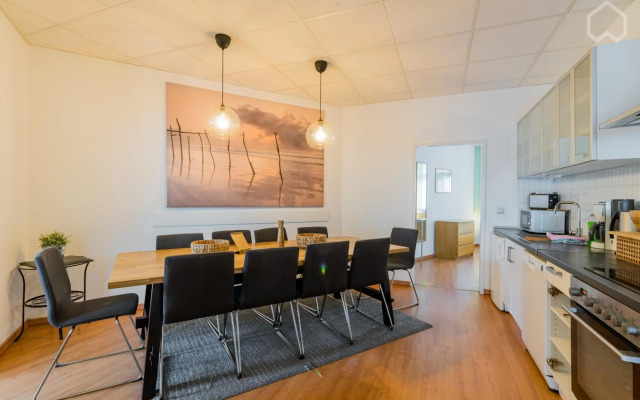 Spacious and modern furnished apartment for 10 guests