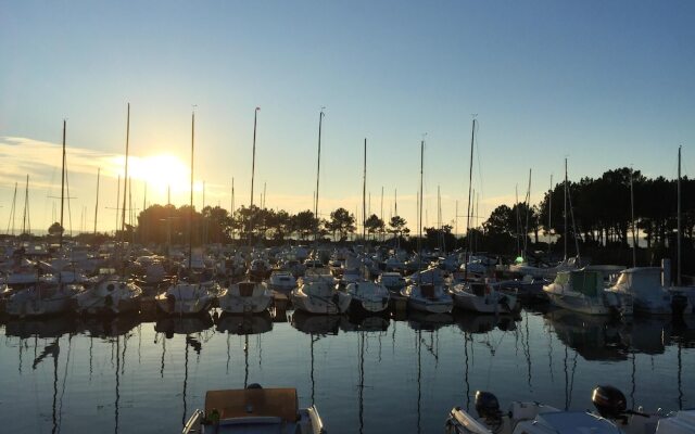 House With 4 Bedrooms in Hourtin, With Enclosed Garden