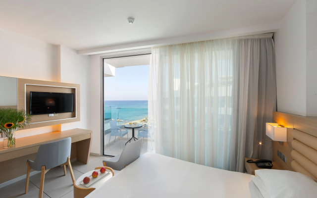 Vrissaki Beach Hotel