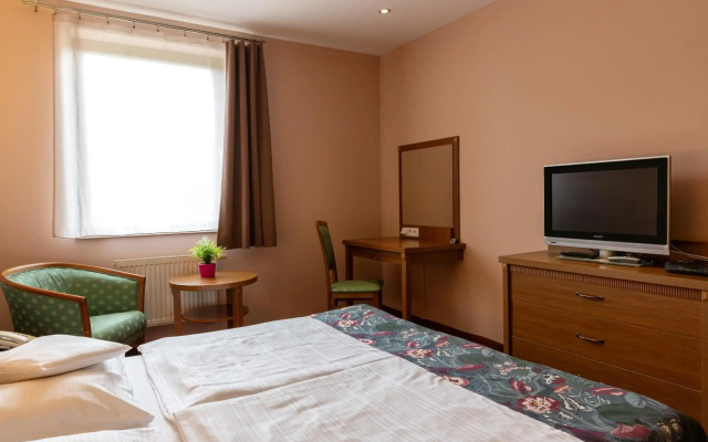Max Inn Hotel
