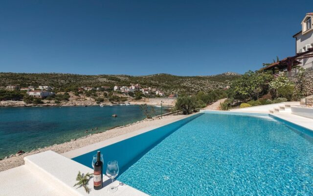 Beautiful Home in Primosten With Wifi and 6 Bedrooms