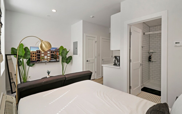 Nice & Comfy Studio Apt in Uptown