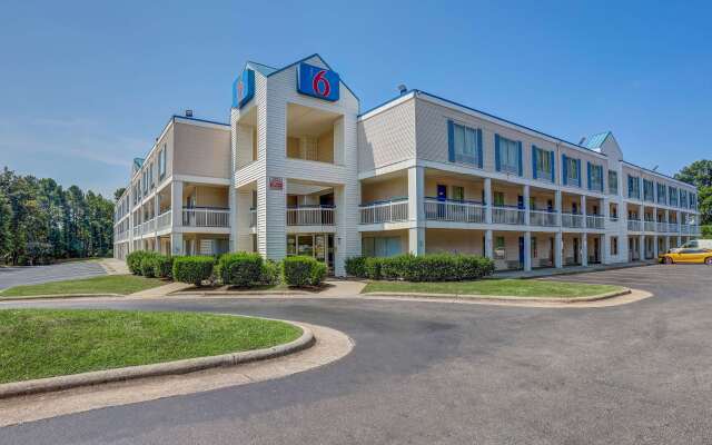 Motel 6 Raleigh, NC - North