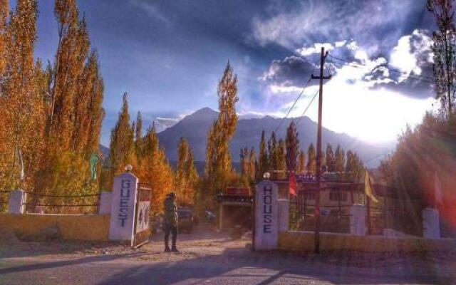 Nilza Guesthouse And Restuarant