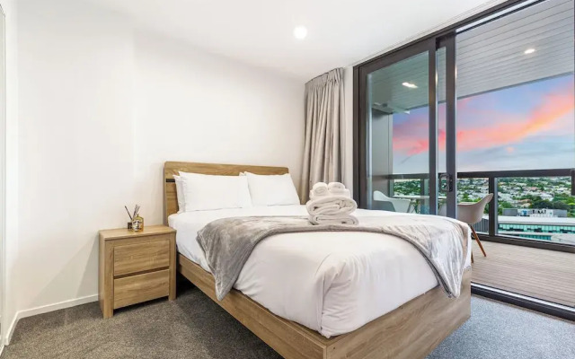 Stunning Ellerslie Apartment + Private Balcony!