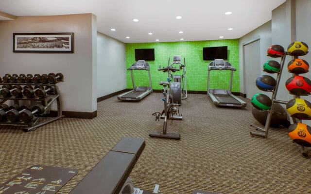La Quinta Inn And Suites Detroit-Utica