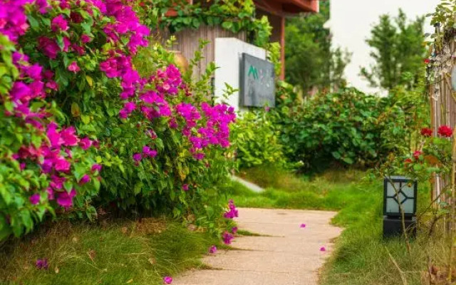 Yangshuo Yuchishe Homestay (Yulonghe Zhuyu Drifting Jinlong Bridge Wharf)