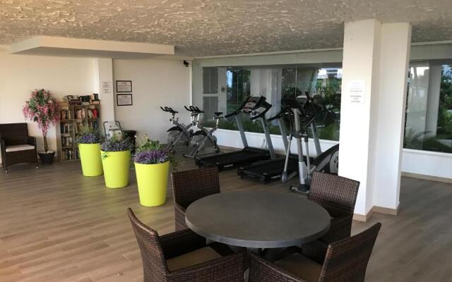 Parque Miraflores Nr. 218. Tennis & South-west seawiew