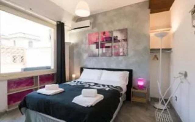 Rome Apartment - Queen