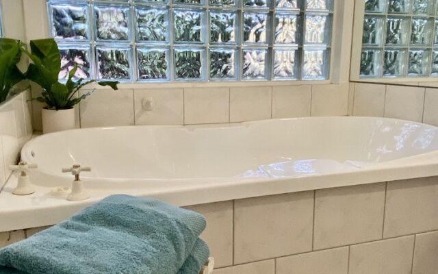 Botanica Retreat - Village Spa & Stay