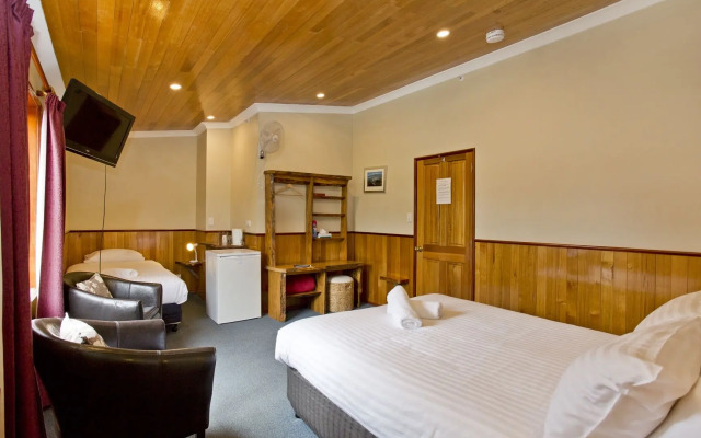 Tullah Lakeside Lodge