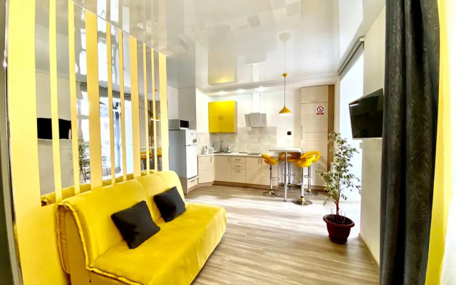 Grey&Yellow on Kotsybinsky Avenue