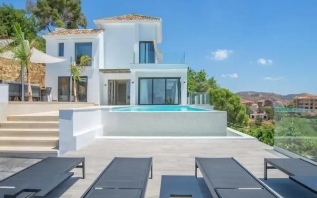 Sunrise Villa Marbella by Lodgerstrip
