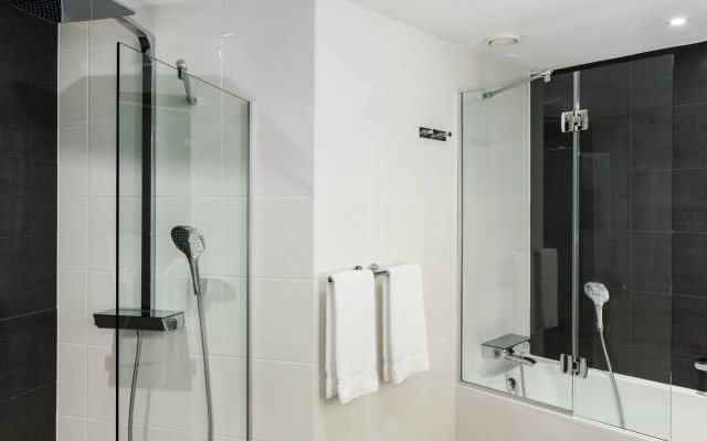 AC Porte Maillot Hotel