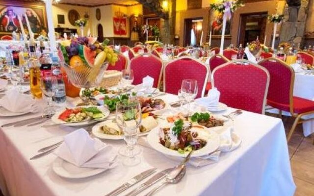 Hotel Trylogia